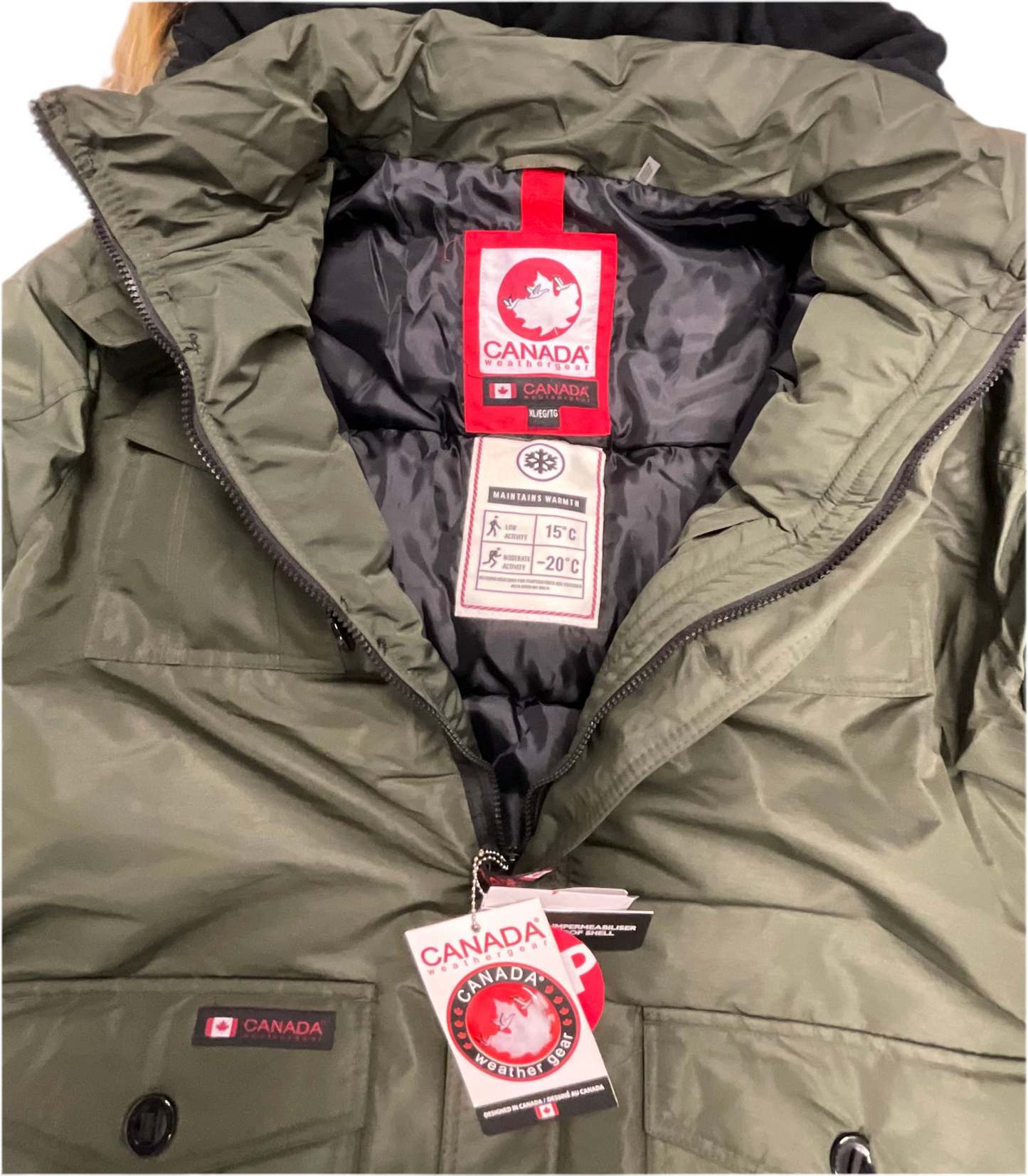 Manteau à capuche en fausse fourrure verte pour homme de Canada Weather Gear.